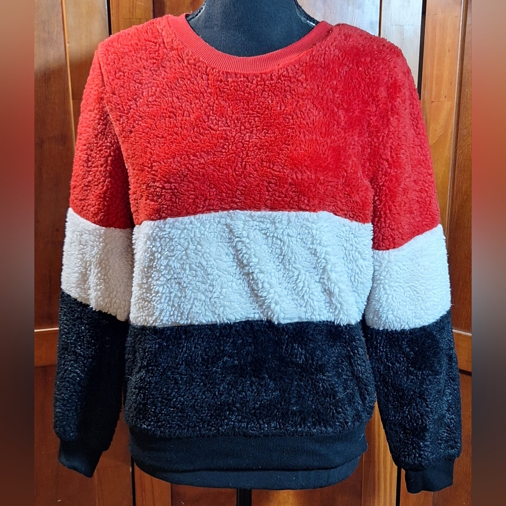 NO BOUNDARIES Crew Neck Sweater